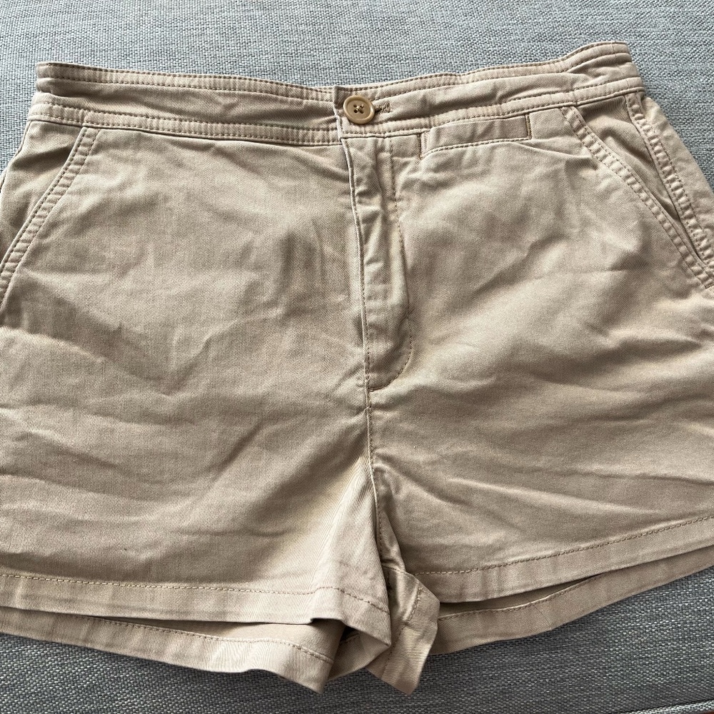 Aritzia Sunday Best Khaki Shorts - 2